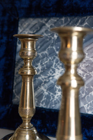 Coppia di candelieri in ottone - immagine 2