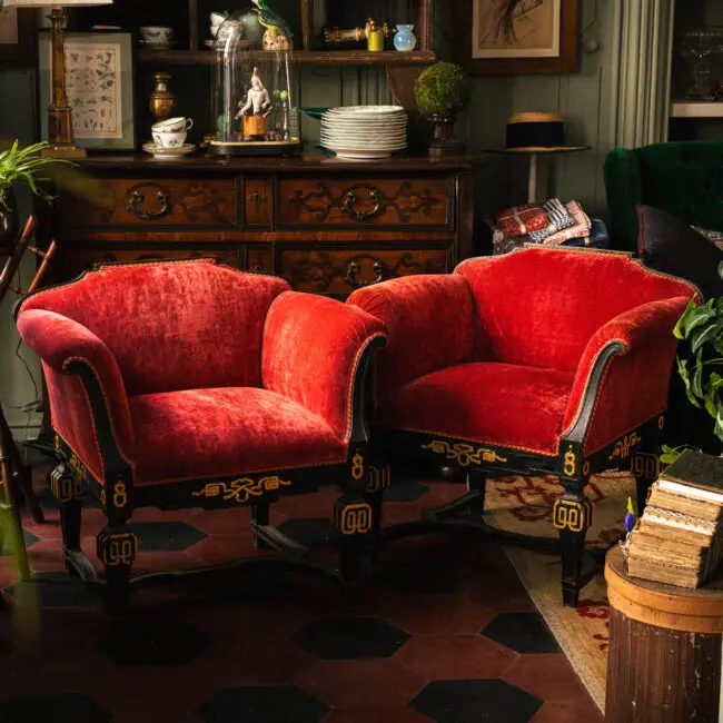 Poltrone, Étagère antica, carrello bar e tavolino d'epoca, servizio di stima e acquisto di piccoli arredi vintage a Torino offerto da Fané.